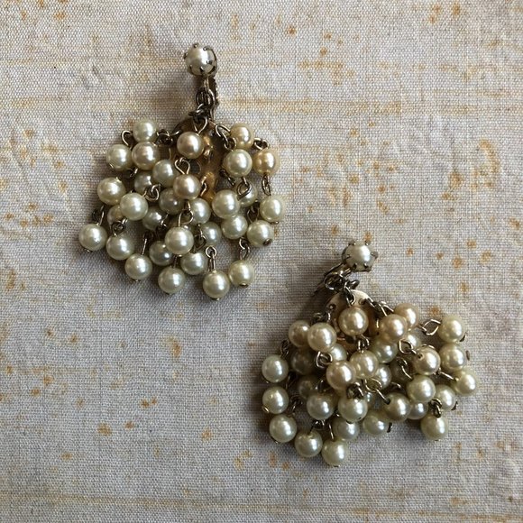 Vintage Jewelry - Stunning Vintage Glass Pearl Cascade Earrings